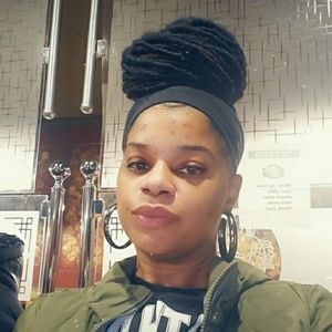 Meet your Posher, Akilah